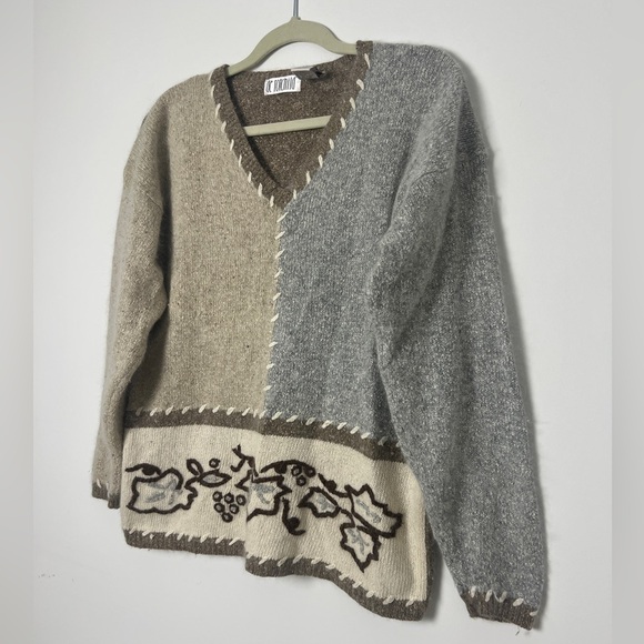 Vintage De Rotchild Beige Gray Angora Silk Embroidered Colorblock Y2K Sweater - Picture 2 of 9
